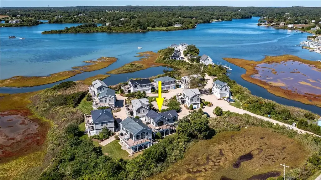 14 East Point Ct, South Kingstown