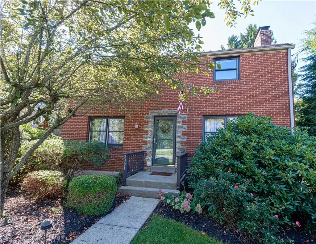 2301 Lambeth Drive, Upper St Clair