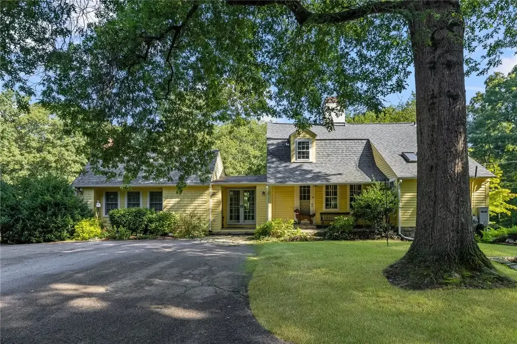 941 Carrs Pond Rd, East Greenwich