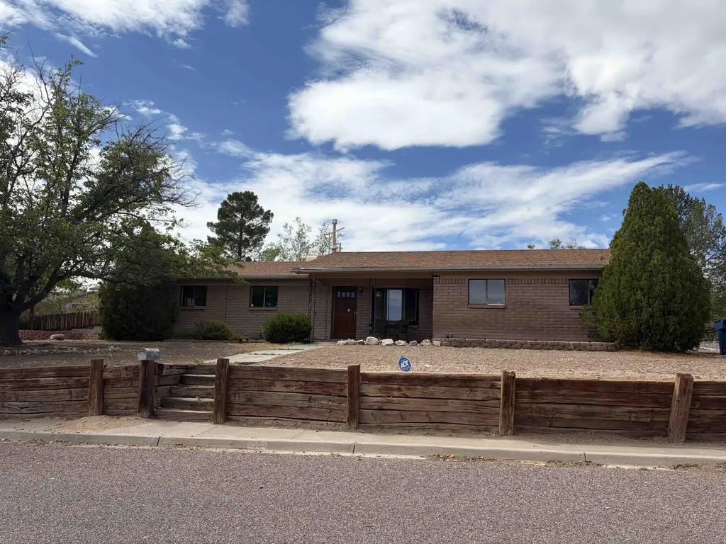 123 Garden Circle, Socorro