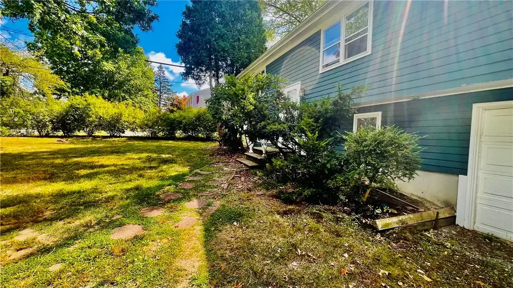 1069 Green End Ave, Middletown