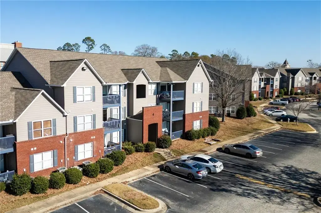 1114 S College St 4-102, Auburn