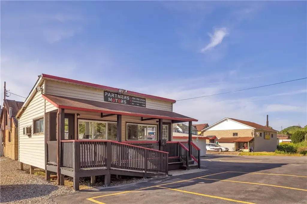 548 Hill Street , Manor