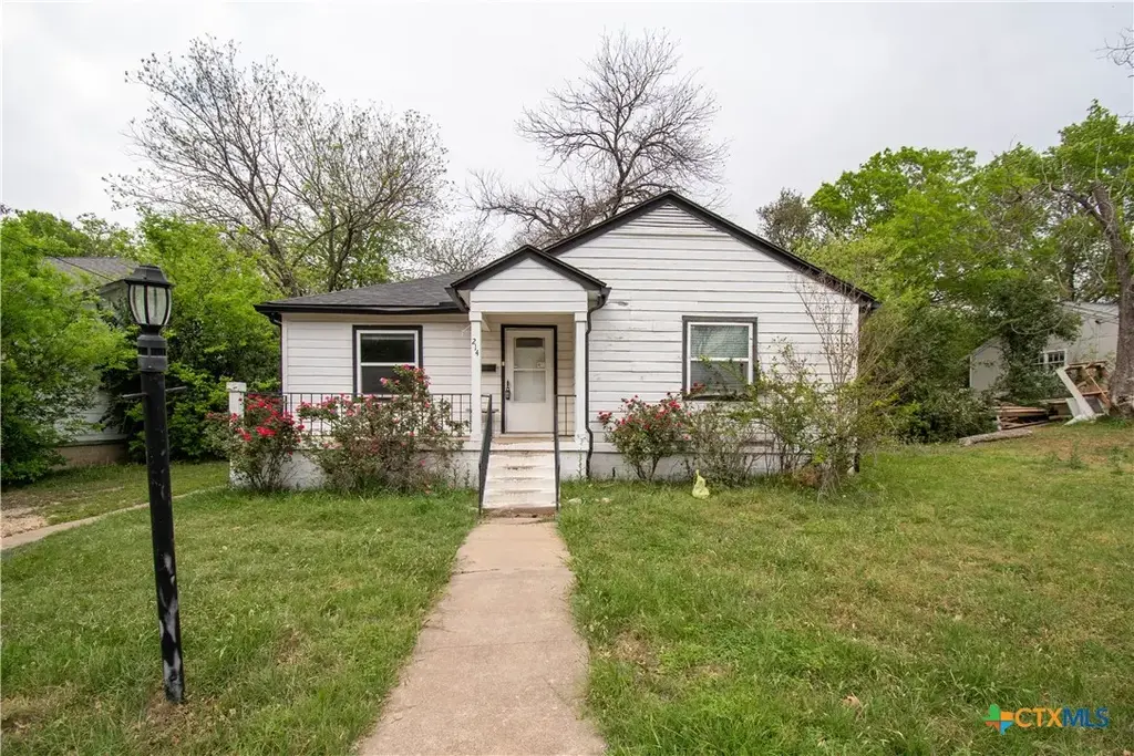 214 E Munroe Avenue, Temple
