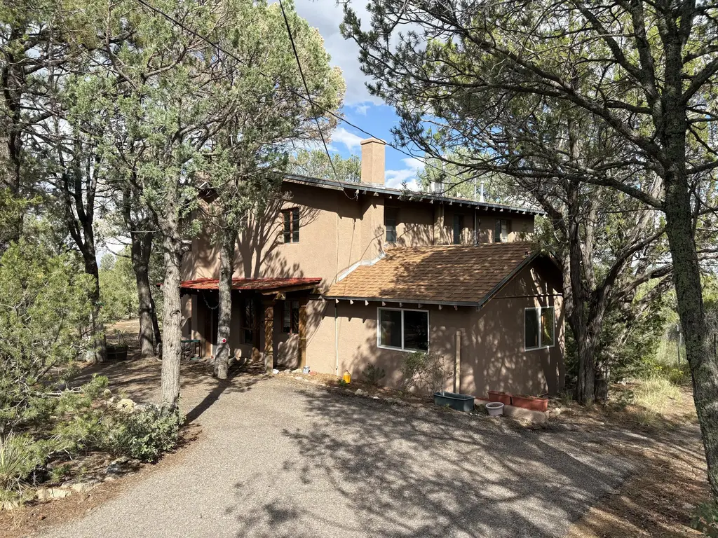 42 Ridge Drive, Cedar Crest