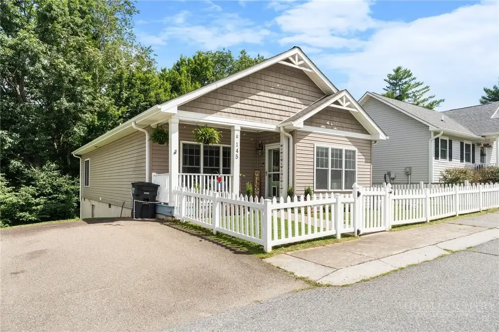 145 Stratford Lane, Boone