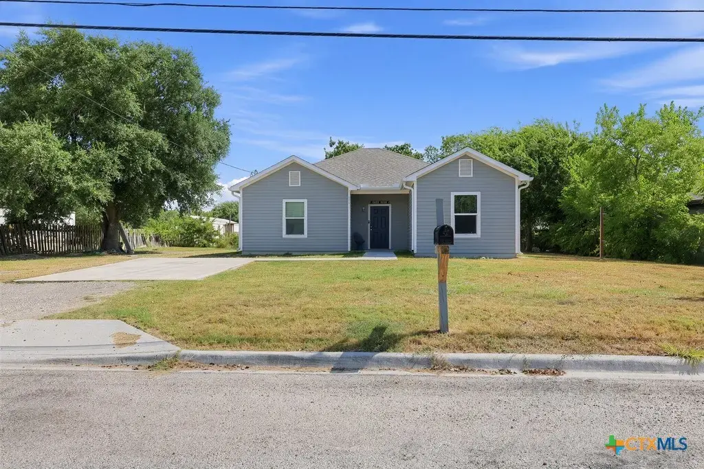 820 S Benavides Street, Port Lavaca