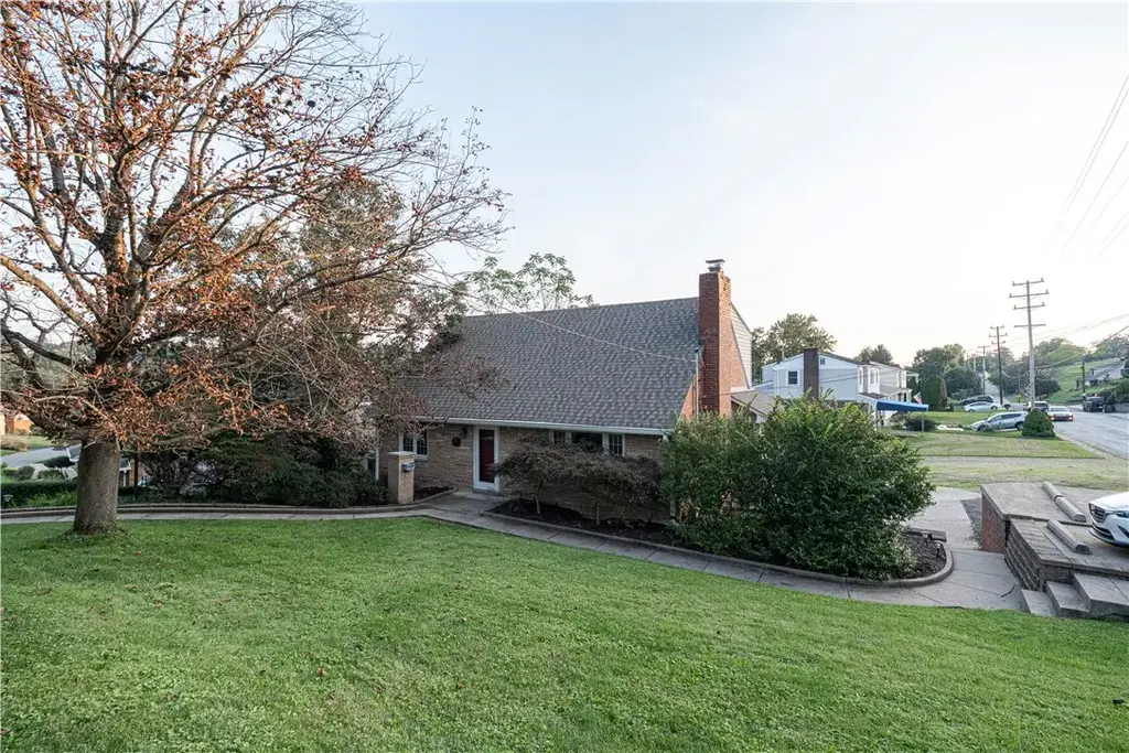 990 El Rancho Drive , Green Tree