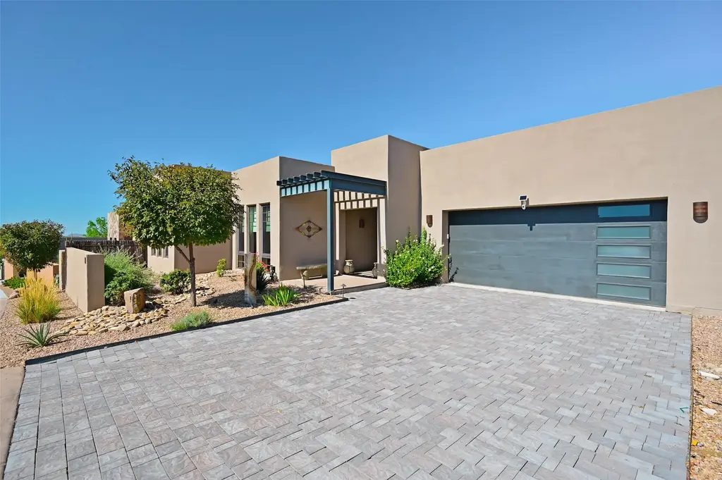 7 Camino Barranca, Santa Fe