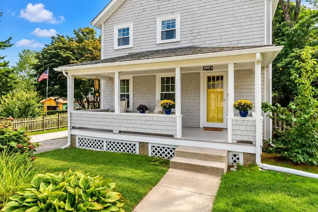 66 Schaeffer St, South Kingstown
