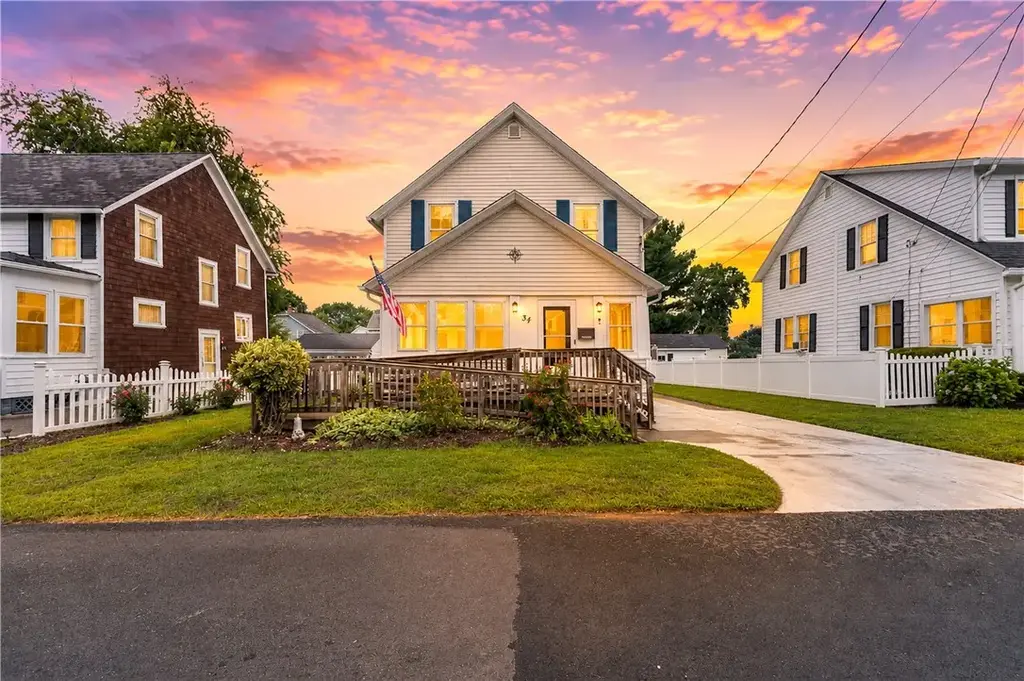 34 Kent Ave, East Providence