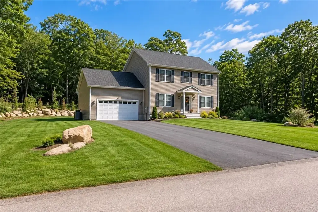 45 Hopkinton Hill Rd, Hopkinton