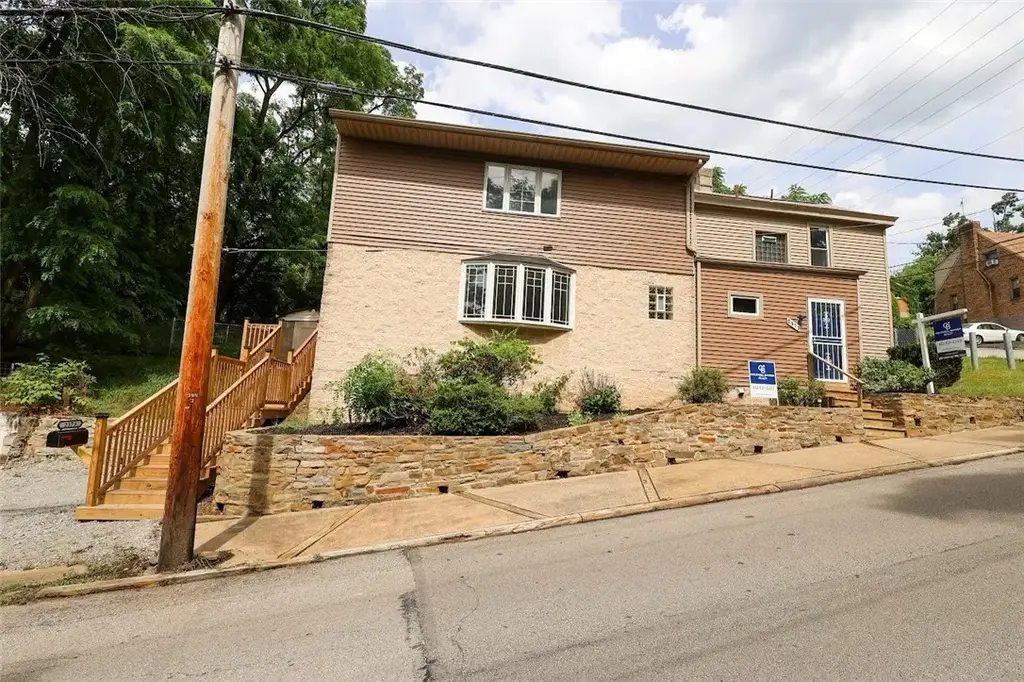 2373 Hopeland Street , Carrick