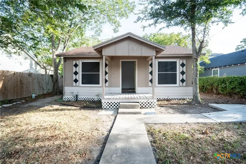 1408 E Power Avenue, Victoria