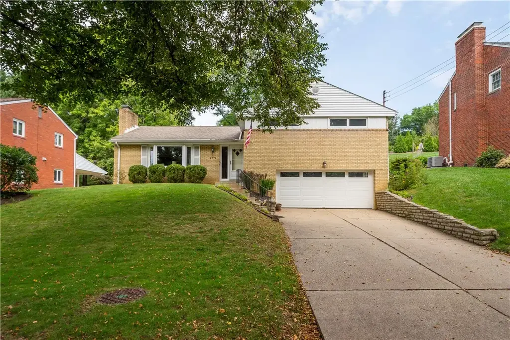 277 Park Entrance Drive , Mt Lebanon