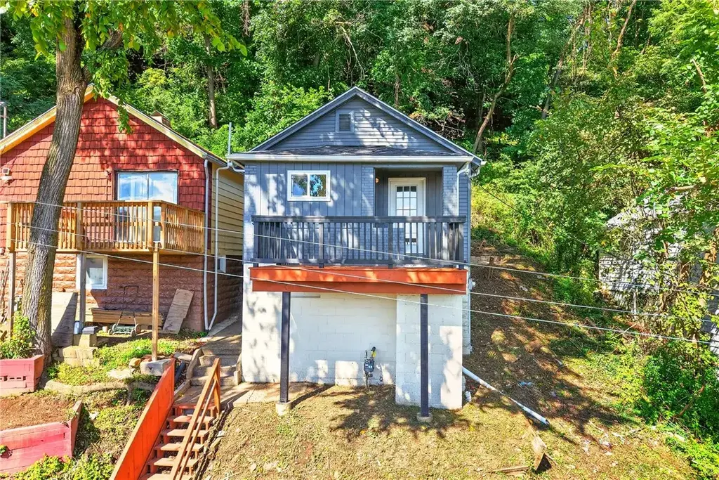 912 Benwood Avenue , McKees Rocks