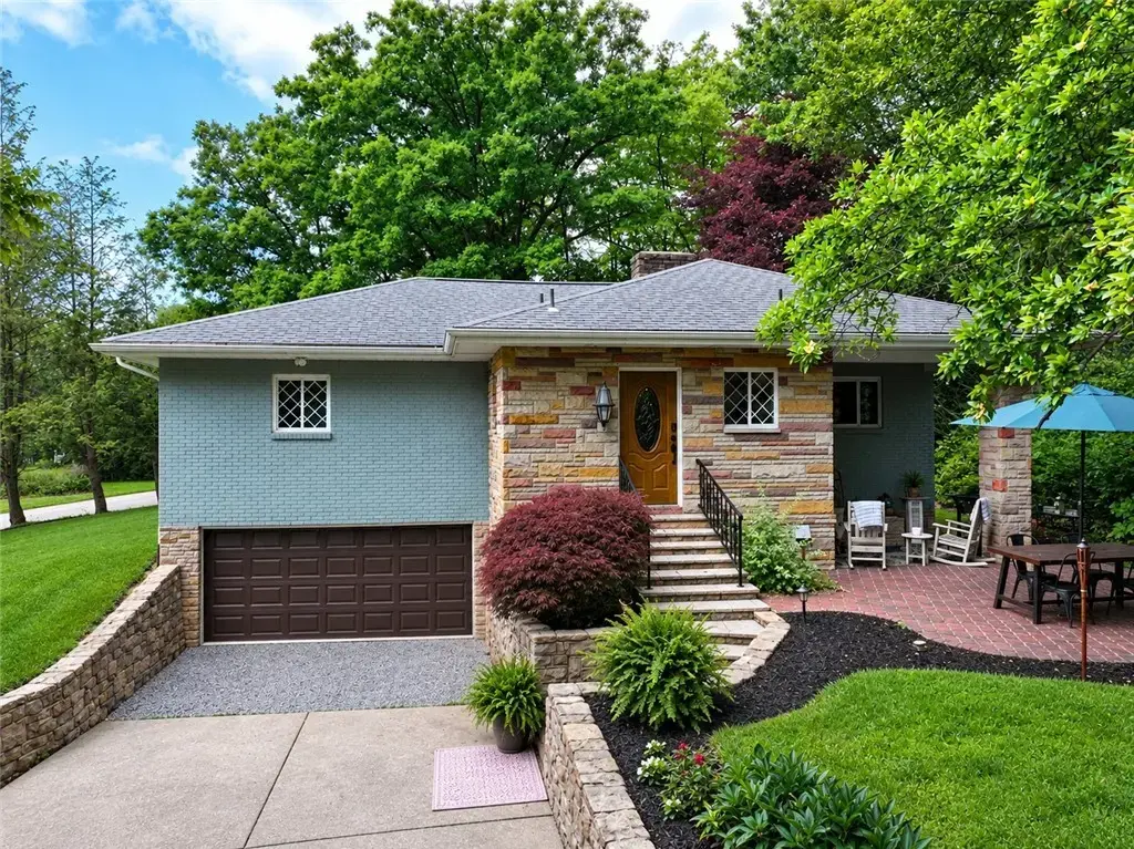 109 Oak Ridge Drive, Penn