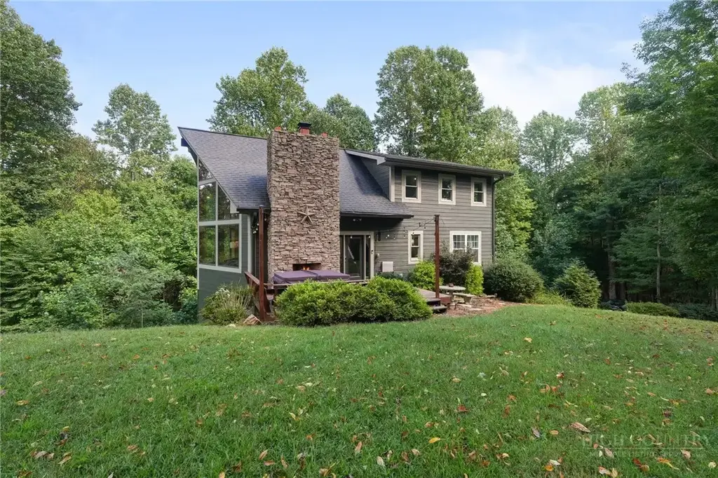 558 Perri Creek, Warrensville