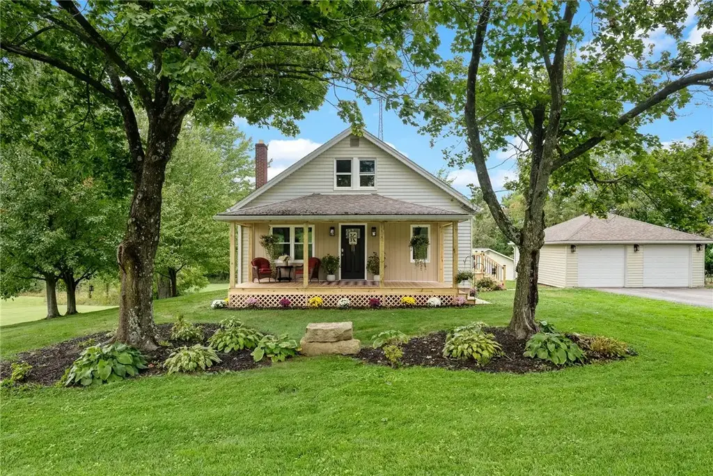 907 Center Church Road , Shenango