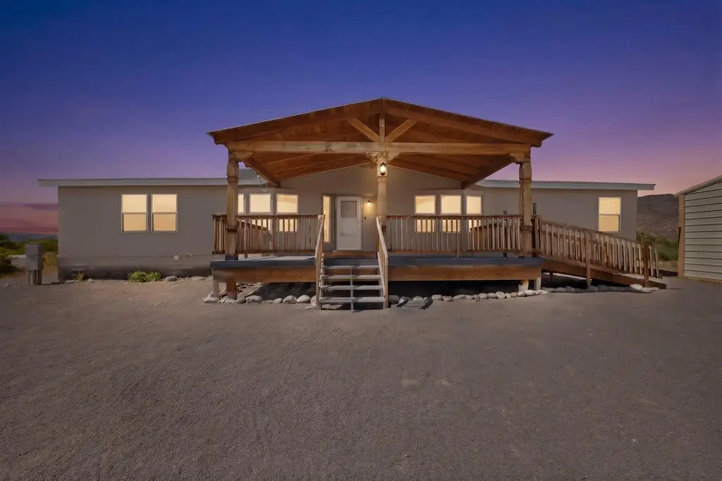 1256 County Rd 142, Medanales