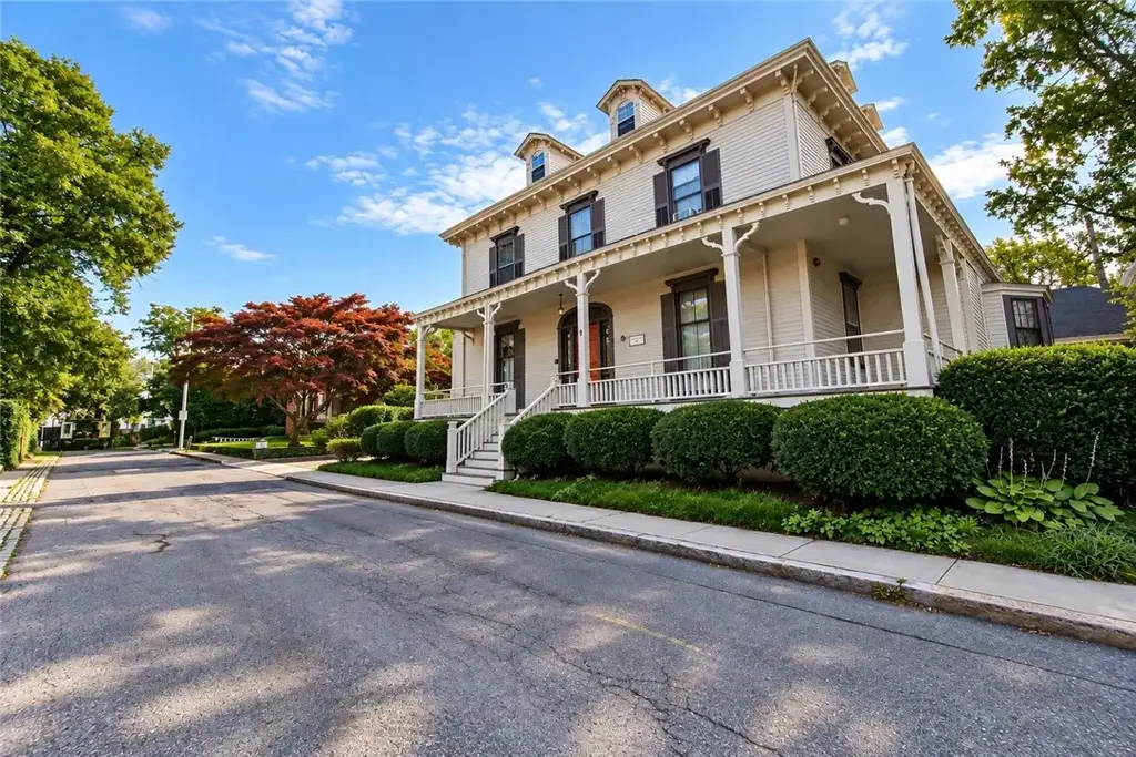 9 Whitfield Pl # 5, Newport