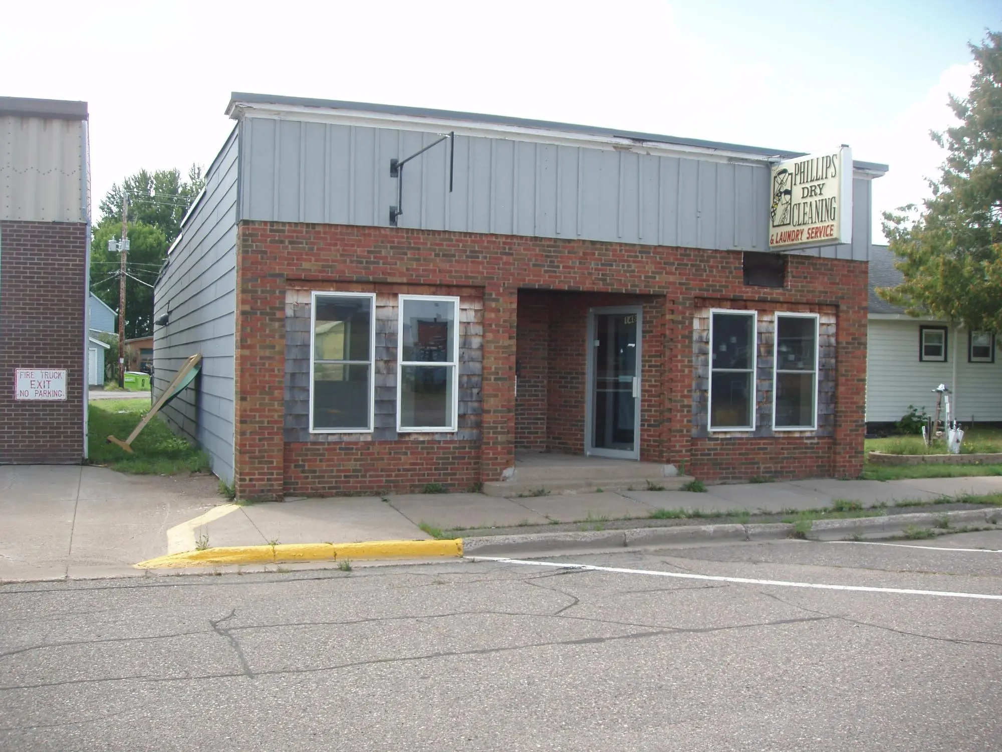 142 Avon Ave S, Phillips