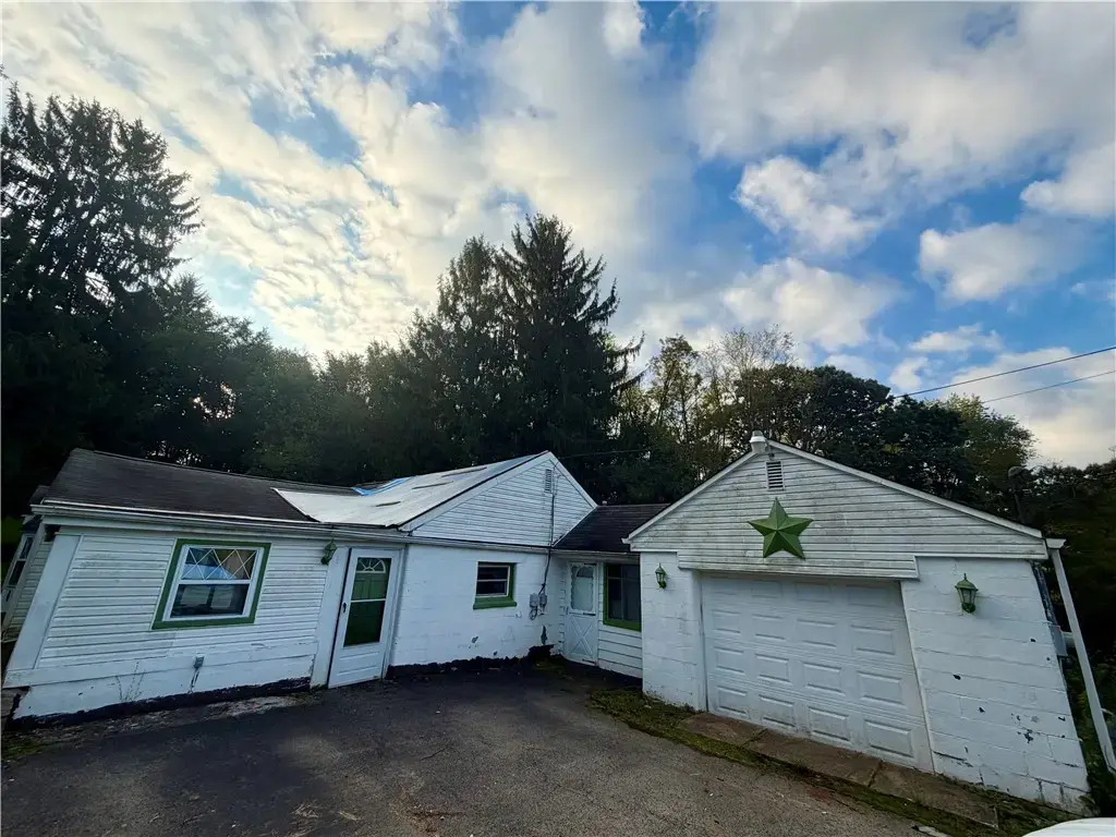 165 Blackhawk Road , Chippewa