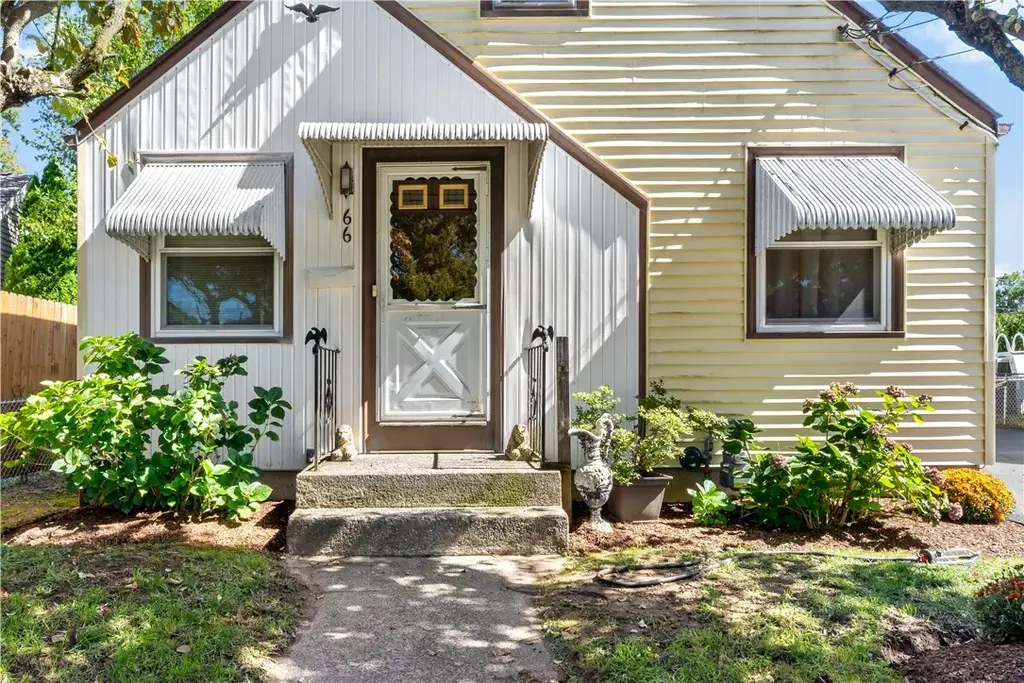 66 Larchmere Dr, East Providence