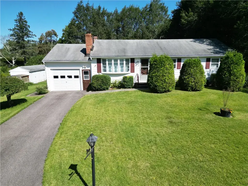10 Brookdale Dr, Hopkinton