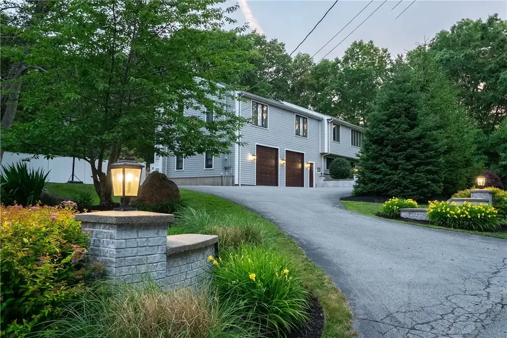 40 Lazywood Ln, Tiverton