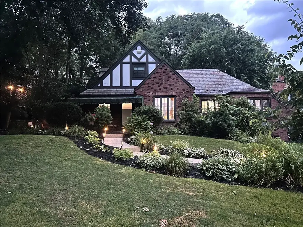 439 Austin Avenue , Mt Lebanon