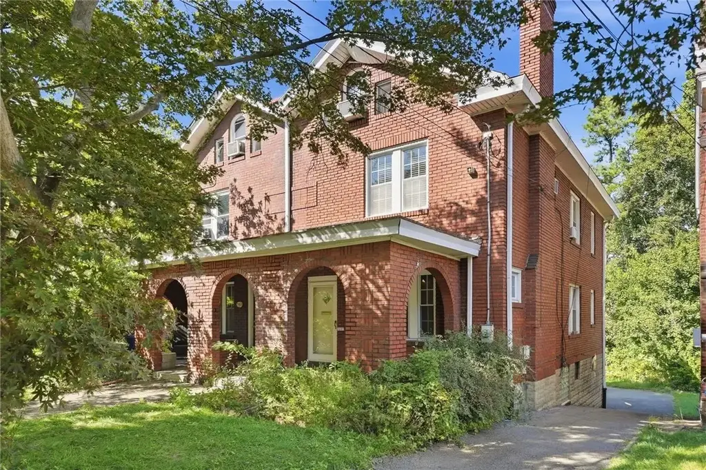 7137 Thomas Boulevard , Point Breeze