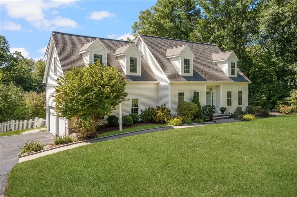 62 Pinsonnault Ln, North Attleboro