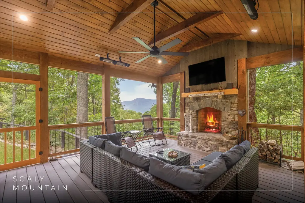 327 Lenhart Road, Scaly Mountain