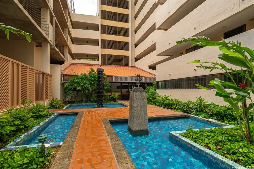 (unit #5b) 555 Hahaione Street, Honolulu