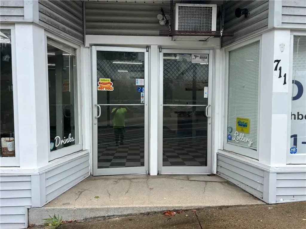711 Providence St, West Warwick