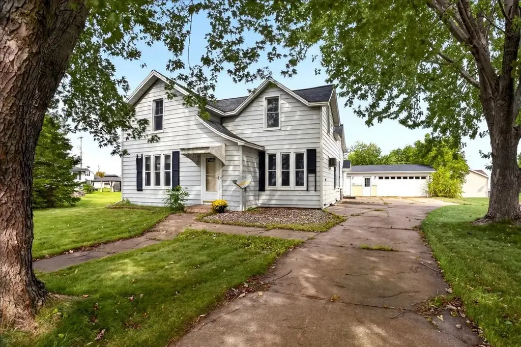 113 W Lincoln Avenue, Fall Creek