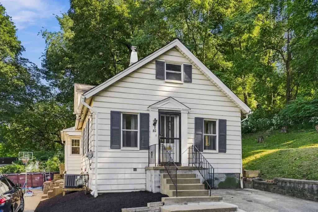 913 Chestnut Street , Coraopolis