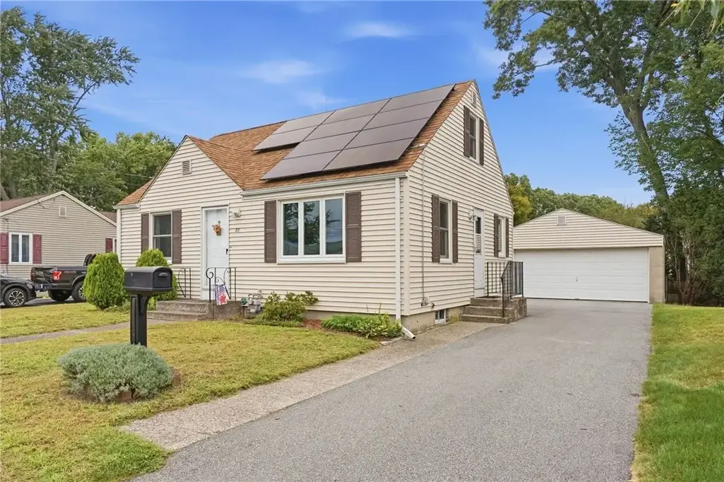 22 Larchmere Dr, East Providence