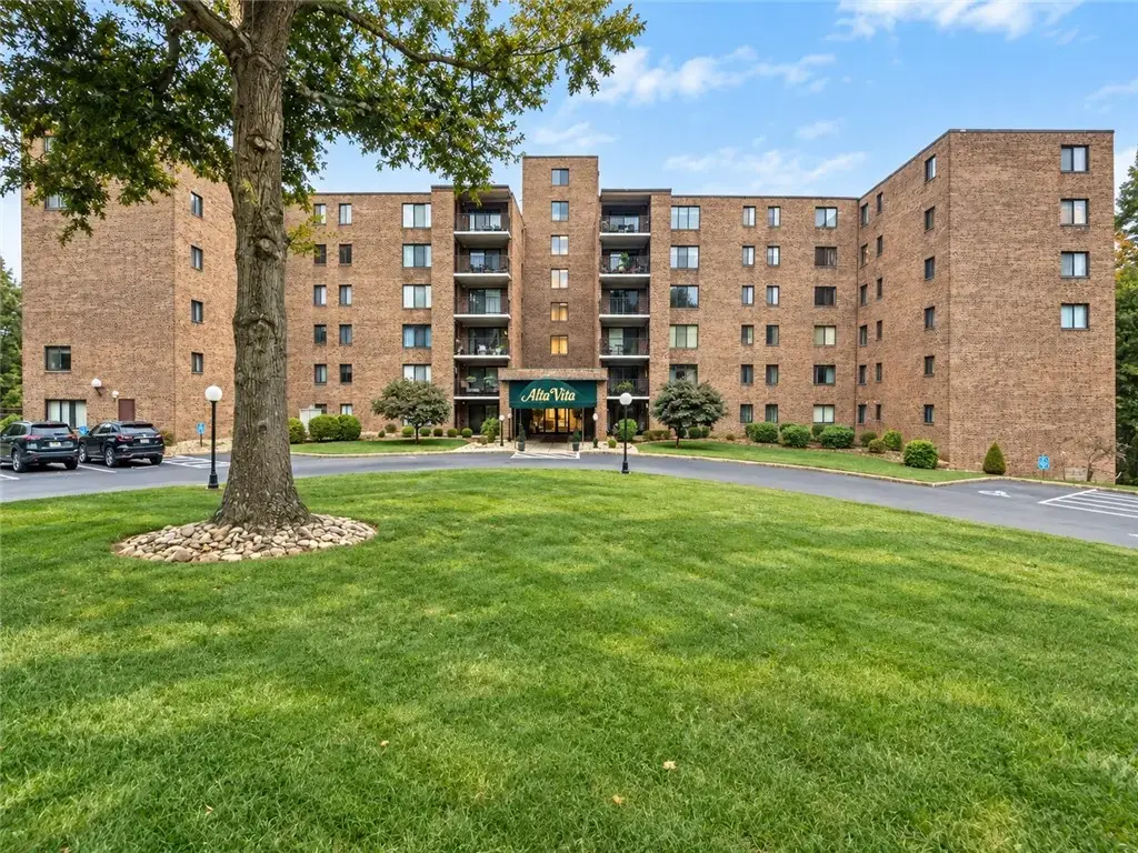 3 Alta Vita Drive 701, Hempfield
