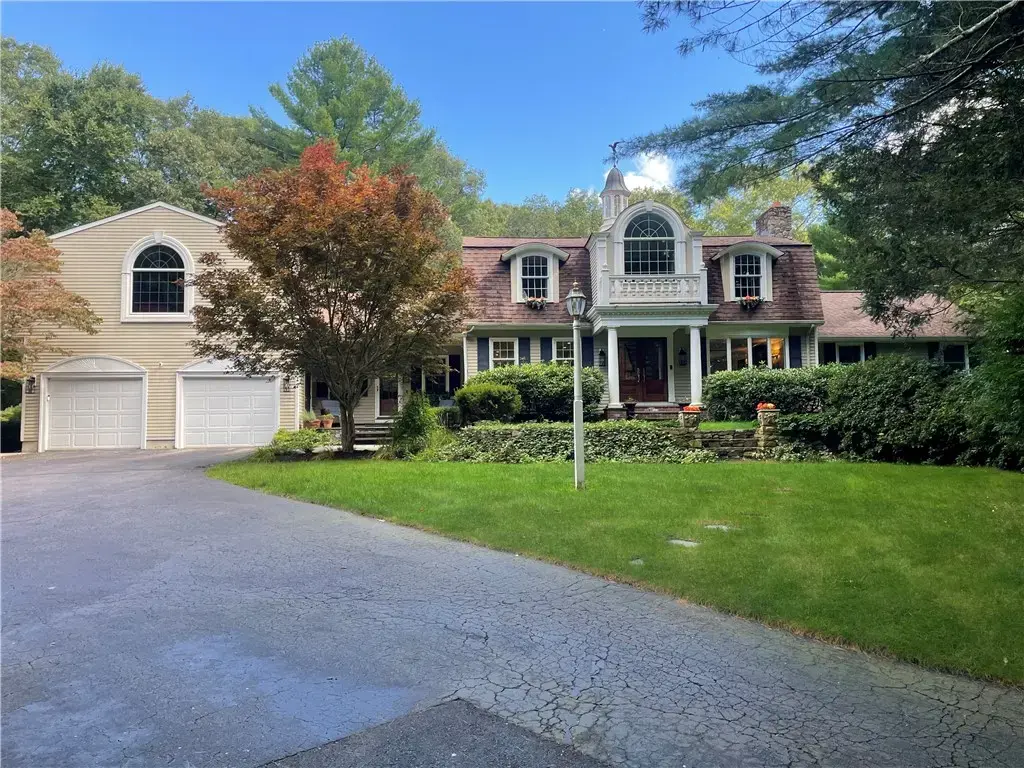 31 Raccoon Hill Rd, West Greenwich