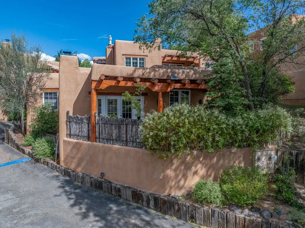 322 Magdalena Road # 9, Santa Fe