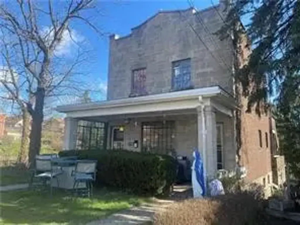 2736 Middletown, Sheraden