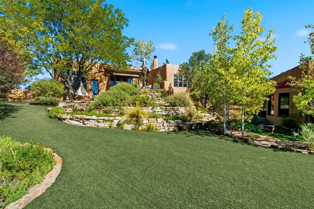 667 Gonzales Road, Santa Fe