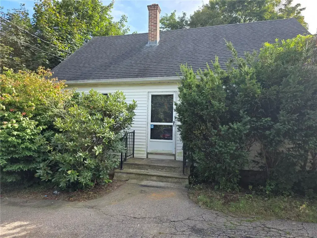 39 Potter Hill Rd, Westerly