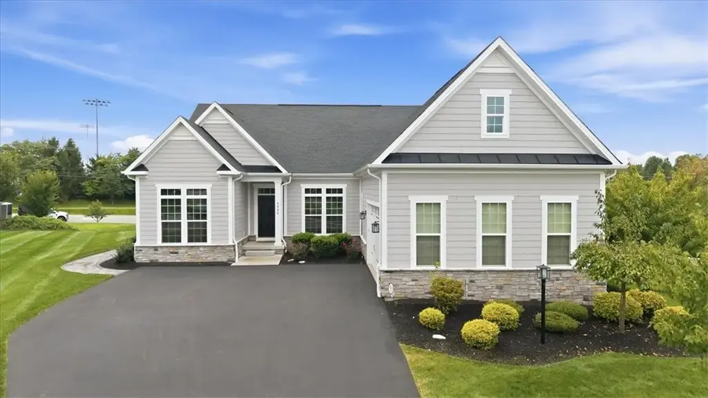 3026 Spruce Road , Pine