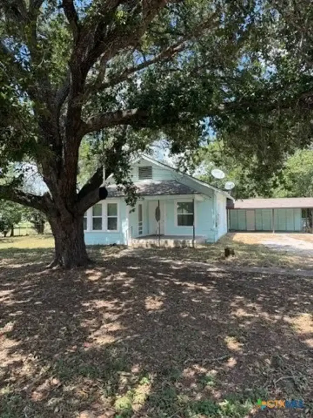 322 W Austin Street, Luling