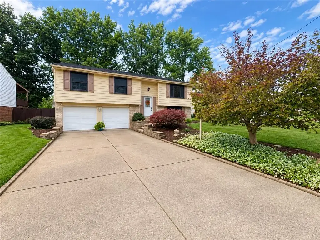 556 Catskill Drive , Plum Boro
