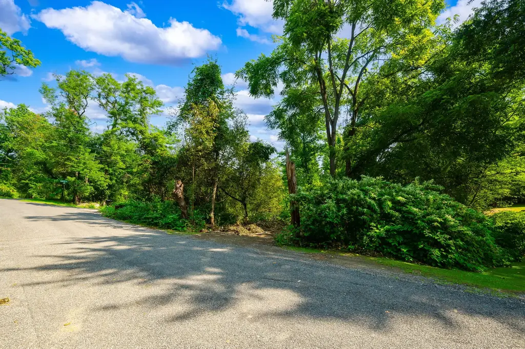 Oakvale Boulevard, Twp of But SE