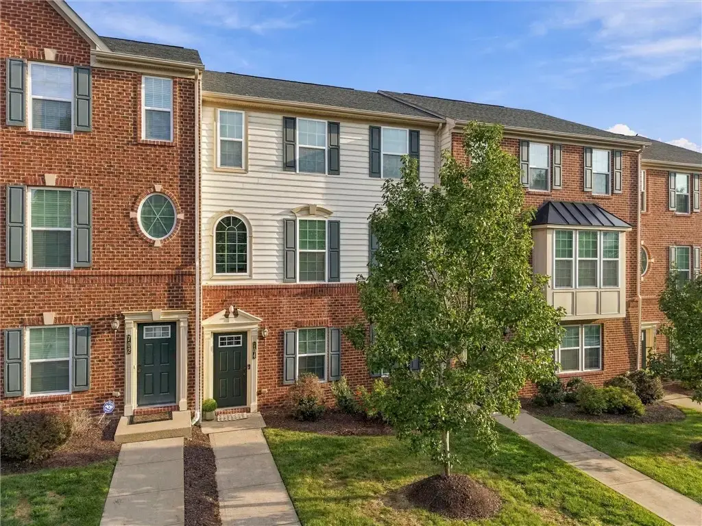 704 Broadmore Lane, Pine